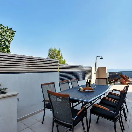 Mendula Villa *
