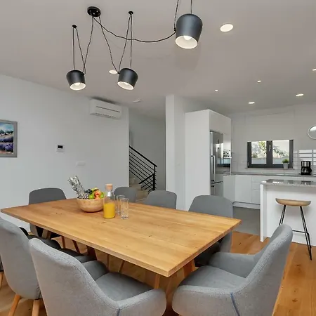 Mendula Вилла Макарска